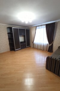 Продаж трикімнатної квартири в Рівному, на вул. Кулика і Гудачека 56, район Ювілейний фото 2