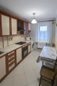 Продажа трехкомнатной квартиры в Ровно, на ул. Соборная 416, район Ювилейный фото 2