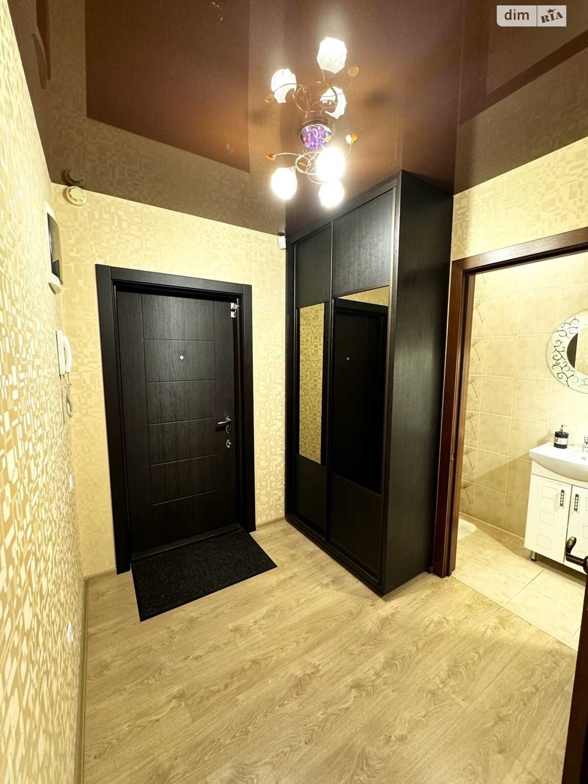 Продажа трехкомнатной квартиры в Слобожанском, на ул. 8-го Марта, фото 1 Продажа трехкомнатной квартиры в Слобожанском, на ул. 8-го Марта, фото 1