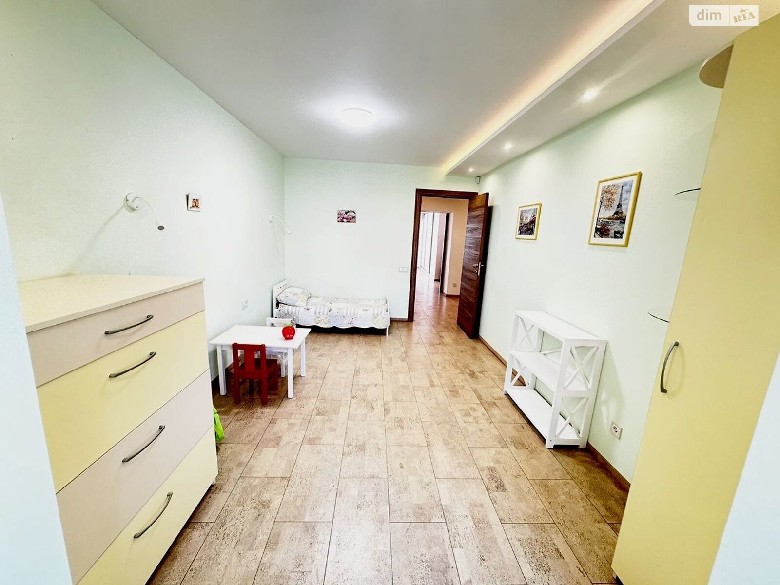 Продаж чотирикімнатної квартири в Слобожанському, на вул. Володимирська, фото 1 Продаж чотирикімнатної квартири в Слобожанському, на вул. Володимирська, фото 1