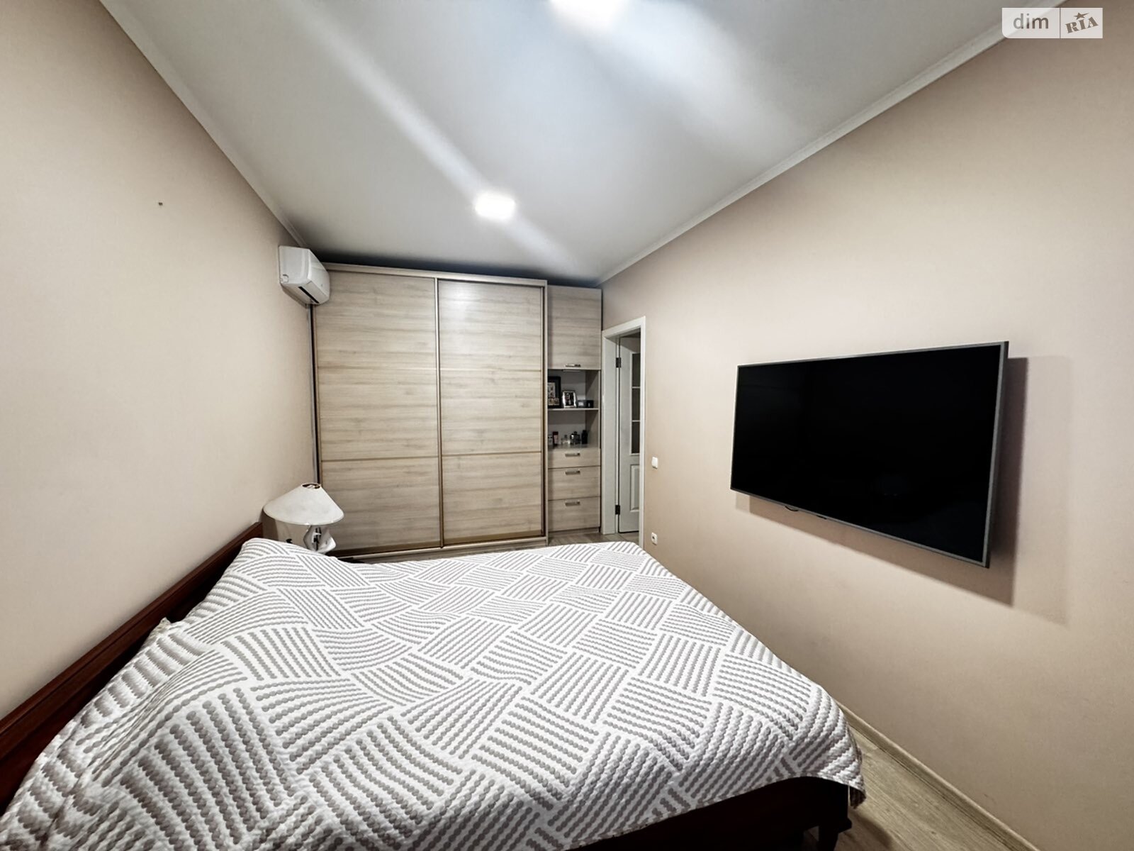 Продажа однокомнатной квартиры в Слобожанском, на ул. Содружества, фото 1