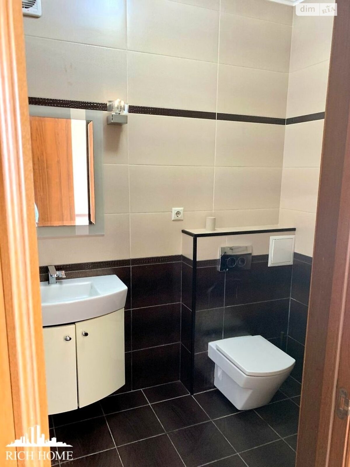 Продаж трикімнатної квартири в Софіївській Борщагівці, на вул. Академіка Амосова 6, фото 1