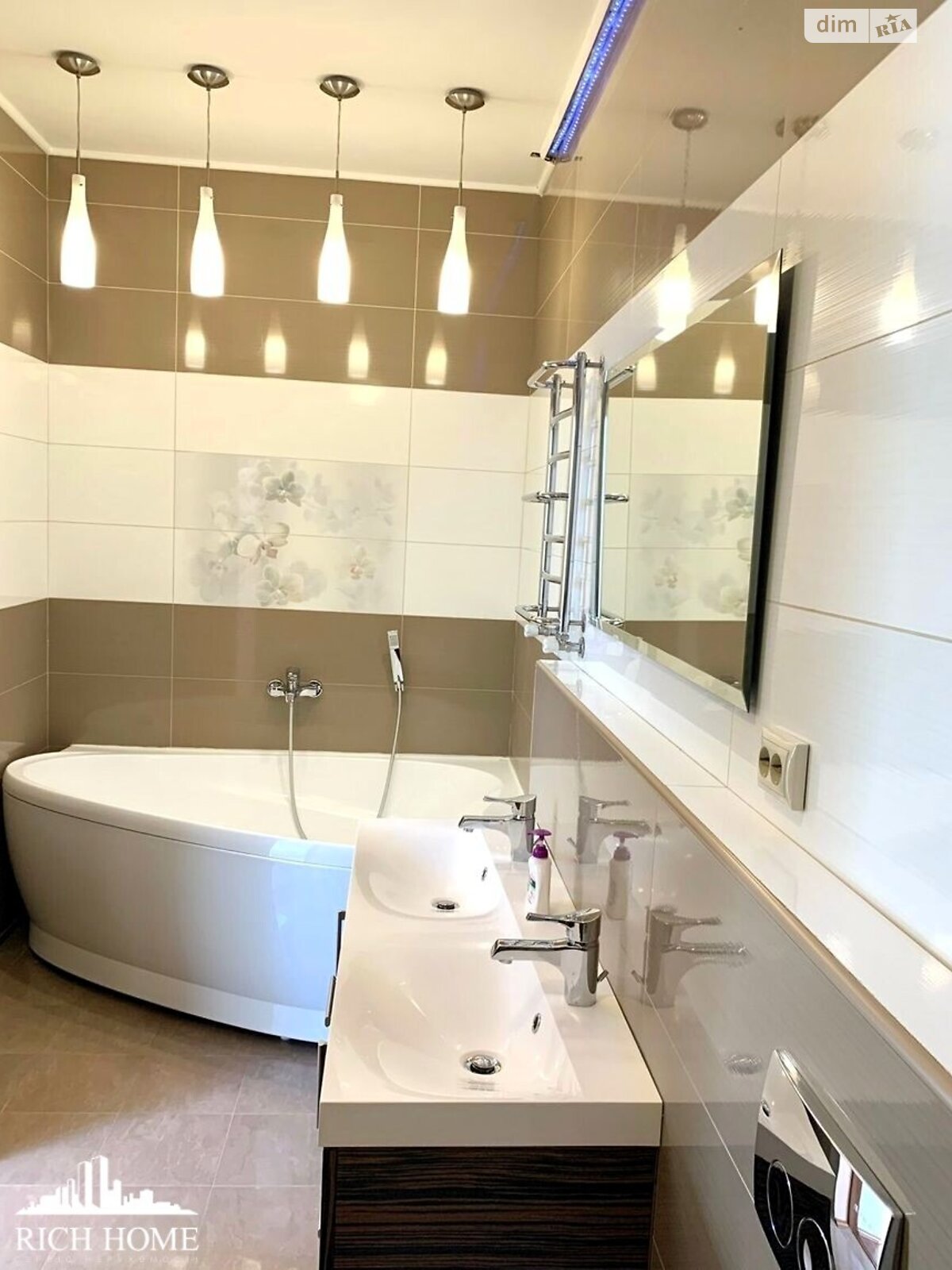 Продаж трикімнатної квартири в Софіївській Борщагівці, на вул. Академіка Амосова 6, фото 1