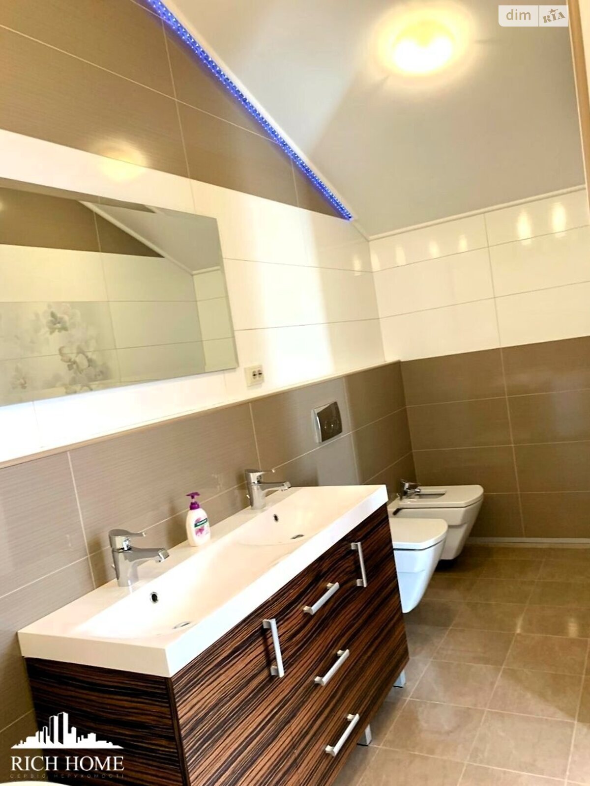 Продаж трикімнатної квартири в Софіївській Борщагівці, на вул. Академіка Амосова 6, фото 1