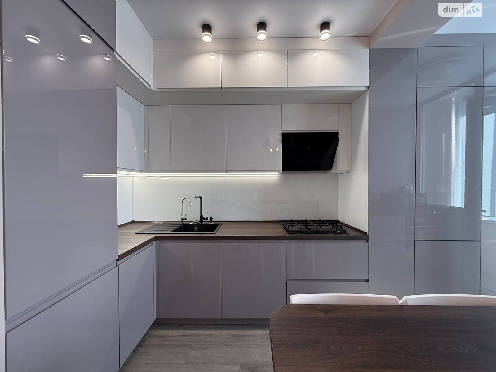 Продажа трехкомнатной квартиры в Софиевской Борщаговке, на ул. Академика Королёва 2, фото 1