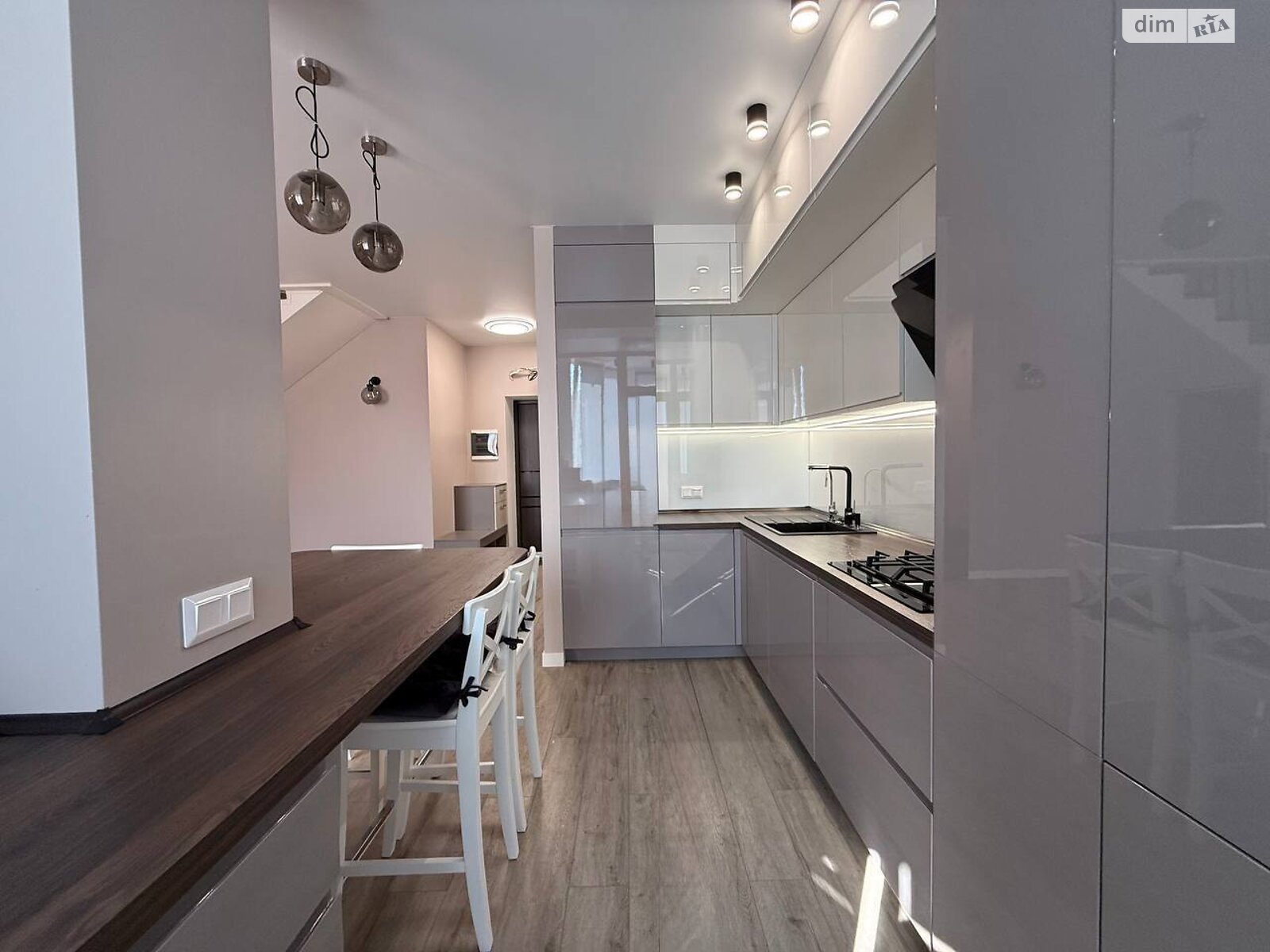 Продажа трехкомнатной квартиры в Софиевской Борщаговке, на ул. Академика Королёва 2, фото 1