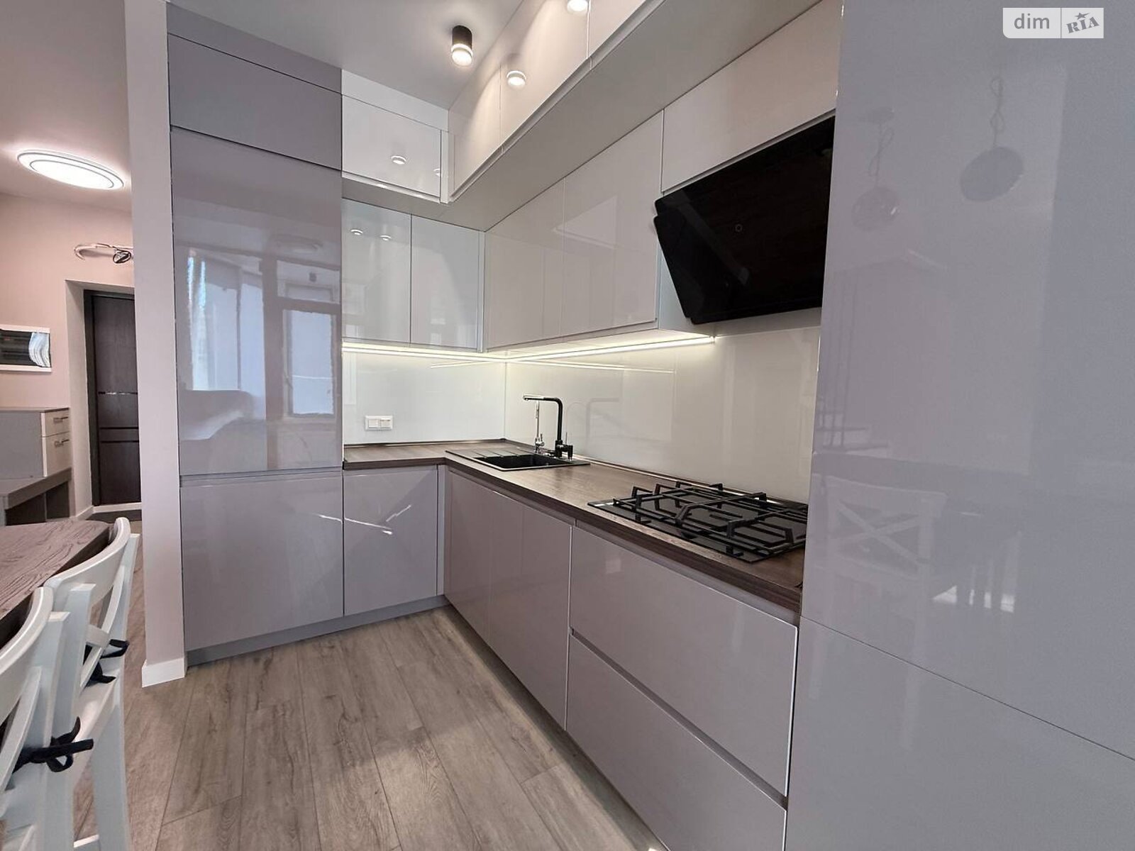 Продажа трехкомнатной квартиры в Софиевской Борщаговке, на ул. Академика Королёва 2, фото 1