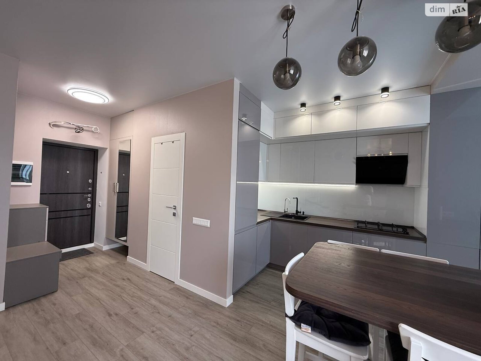 Продажа трехкомнатной квартиры в Софиевской Борщаговке, на ул. Академика Королёва 2, фото 1