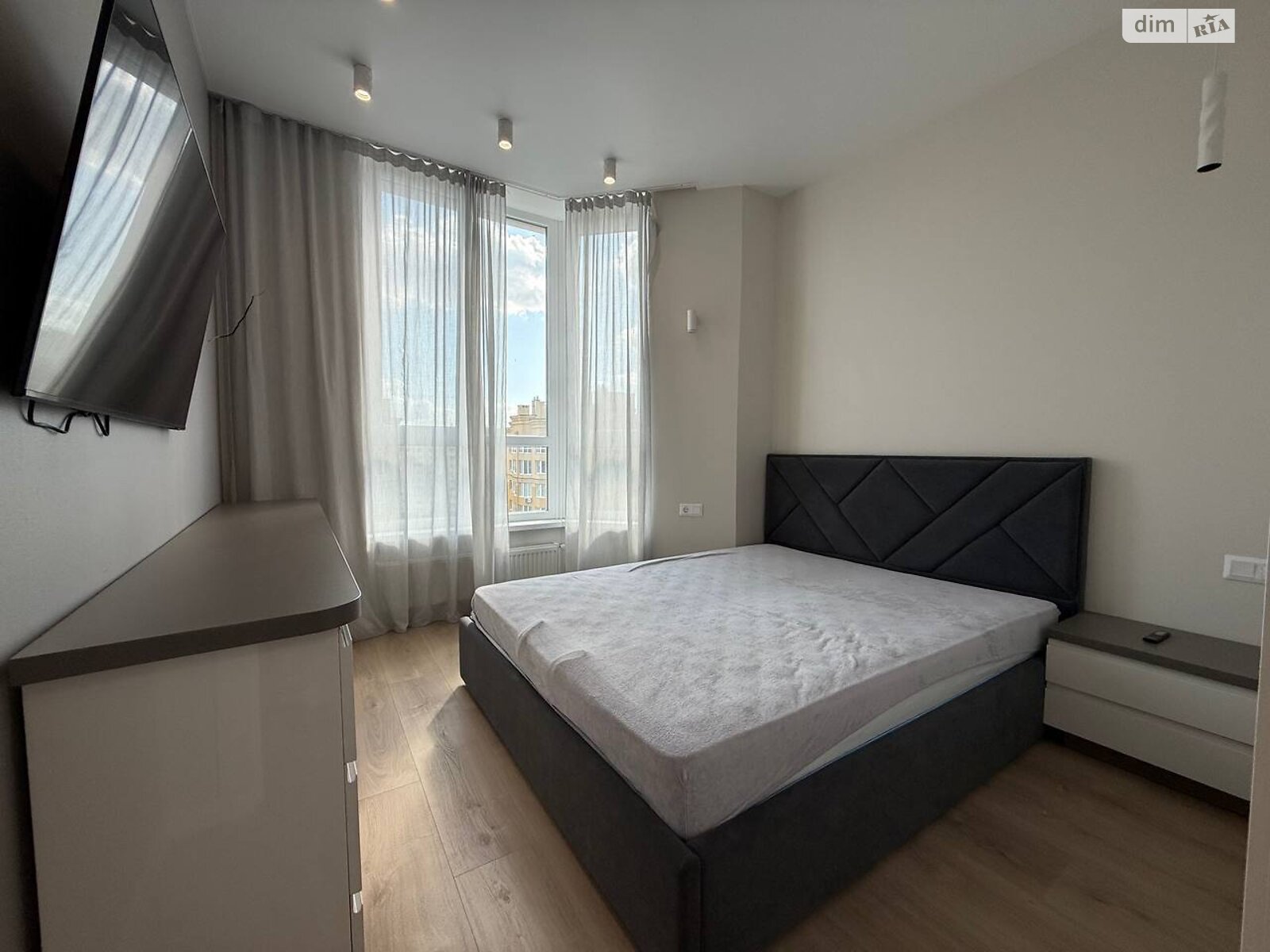 Продажа трехкомнатной квартиры в Софиевской Борщаговке, на ул. Академика Королёва 2, фото 1