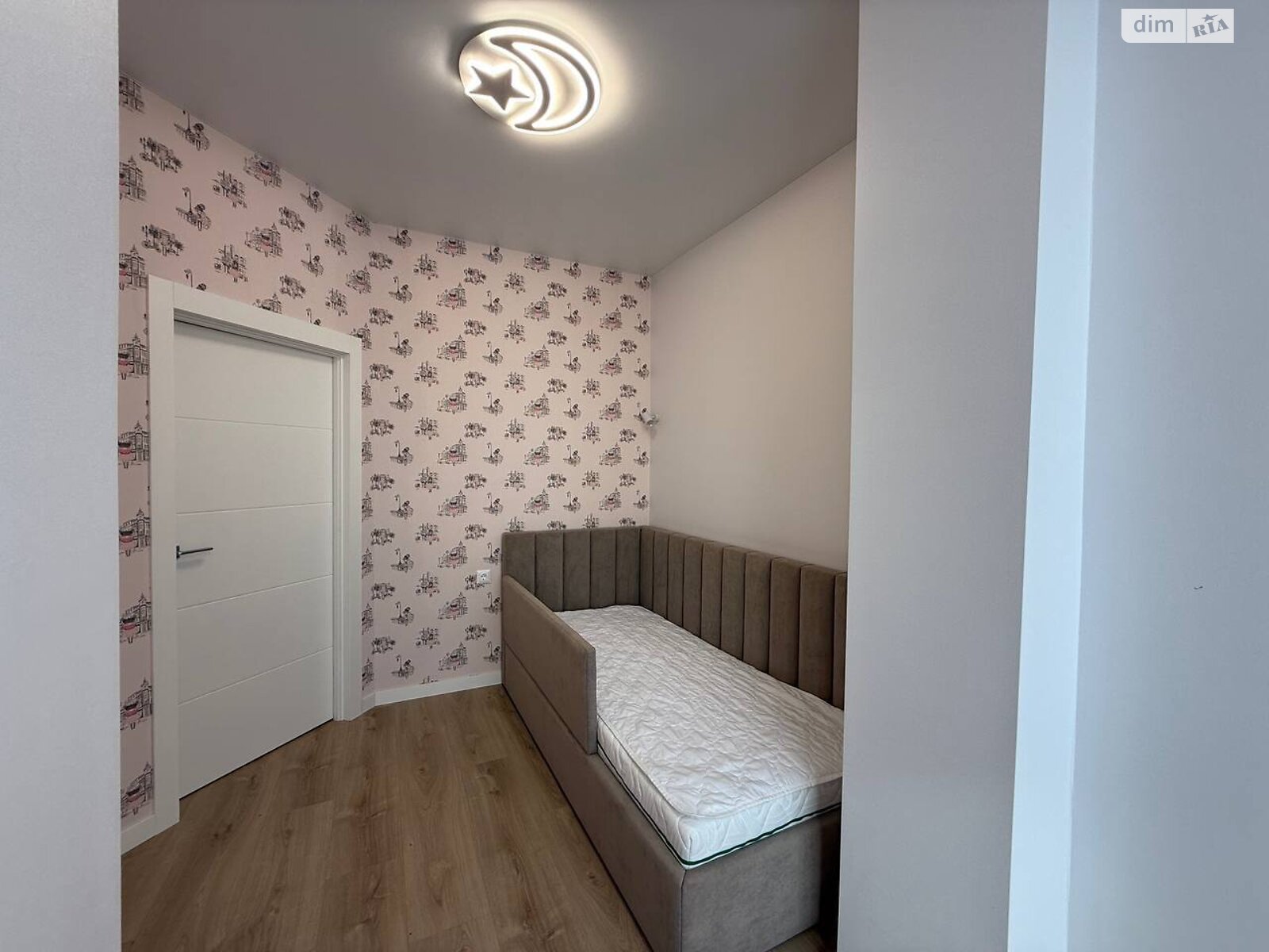 Продажа трехкомнатной квартиры в Софиевской Борщаговке, на ул. Академика Королёва 2, фото 1