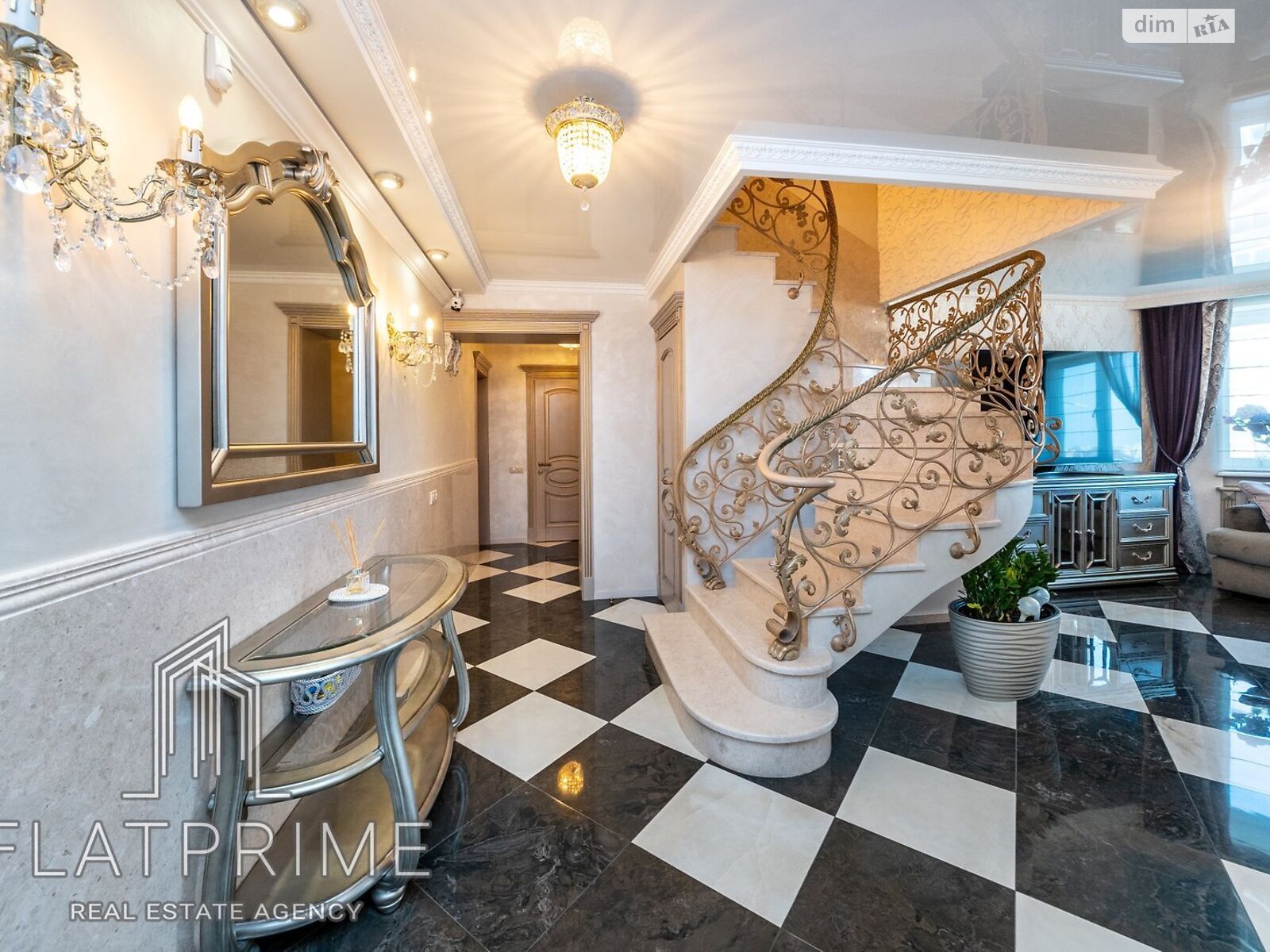 Продажа пятикомнатной квартиры в Софиевской Борщаговке, на ул. Боголюбова 16, фото 1 Продажа пятикомнатной квартиры в Софиевской Борщаговке, на ул. Боголюбова 16, фото 1