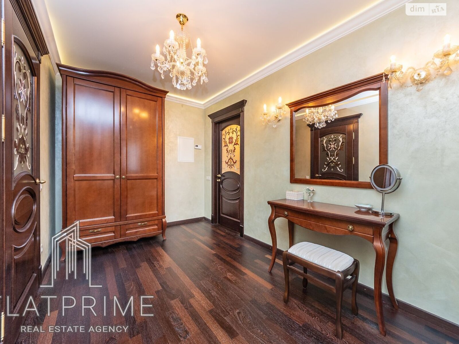 Продажа пятикомнатной квартиры в Софиевской Борщаговке, на ул. Боголюбова 16, фото 1 Продажа пятикомнатной квартиры в Софиевской Борщаговке, на ул. Боголюбова 16, фото 1