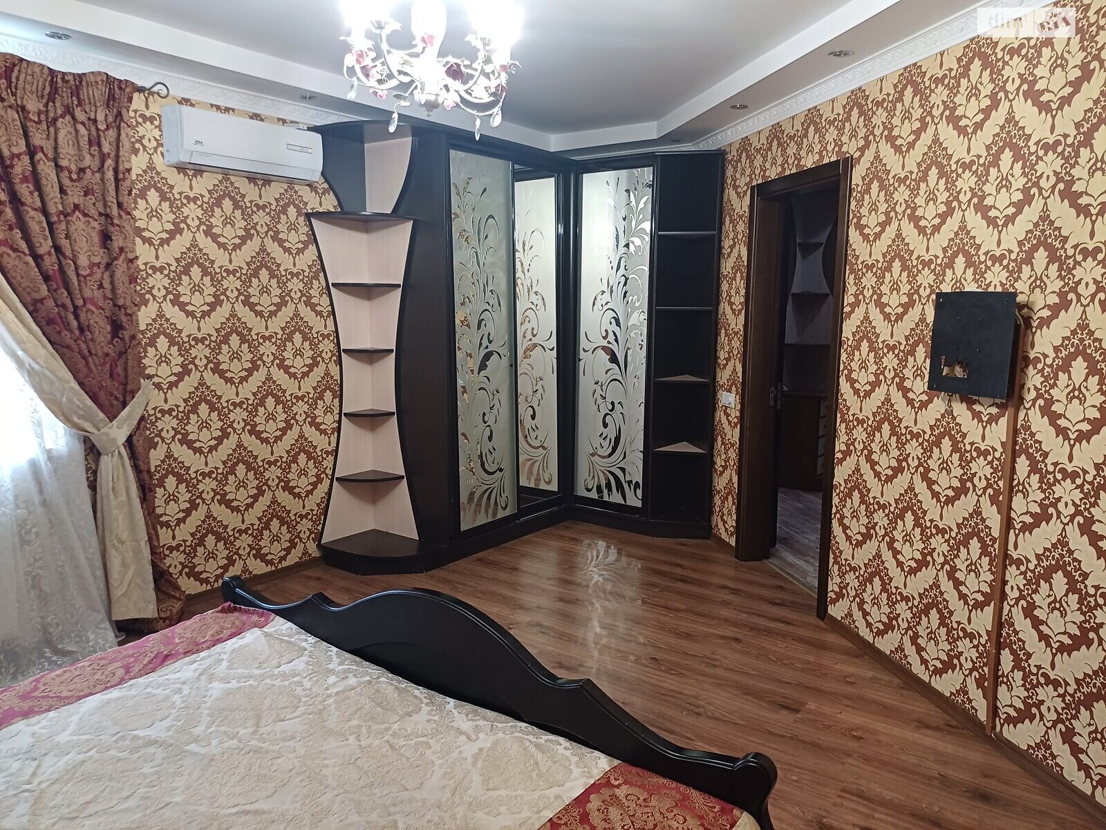 Продажа трехкомнатной квартиры в Софиевской Борщаговке, на ул. Сагайдачного 16, фото 1 Продажа трехкомнатной квартиры в Софиевской Борщаговке, на ул. Сагайдачного 16, фото 1