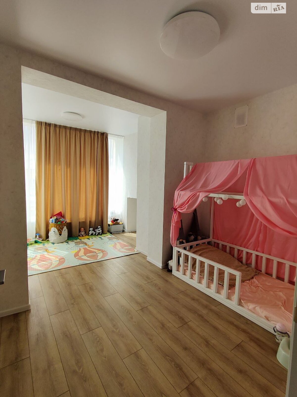 Продажа трехкомнатной квартиры в Софиевской Борщаговке, на ул. Клубная 10, фото 1 Продажа трехкомнатной квартиры в Софиевской Борщаговке, на ул. Клубная 10, фото 1