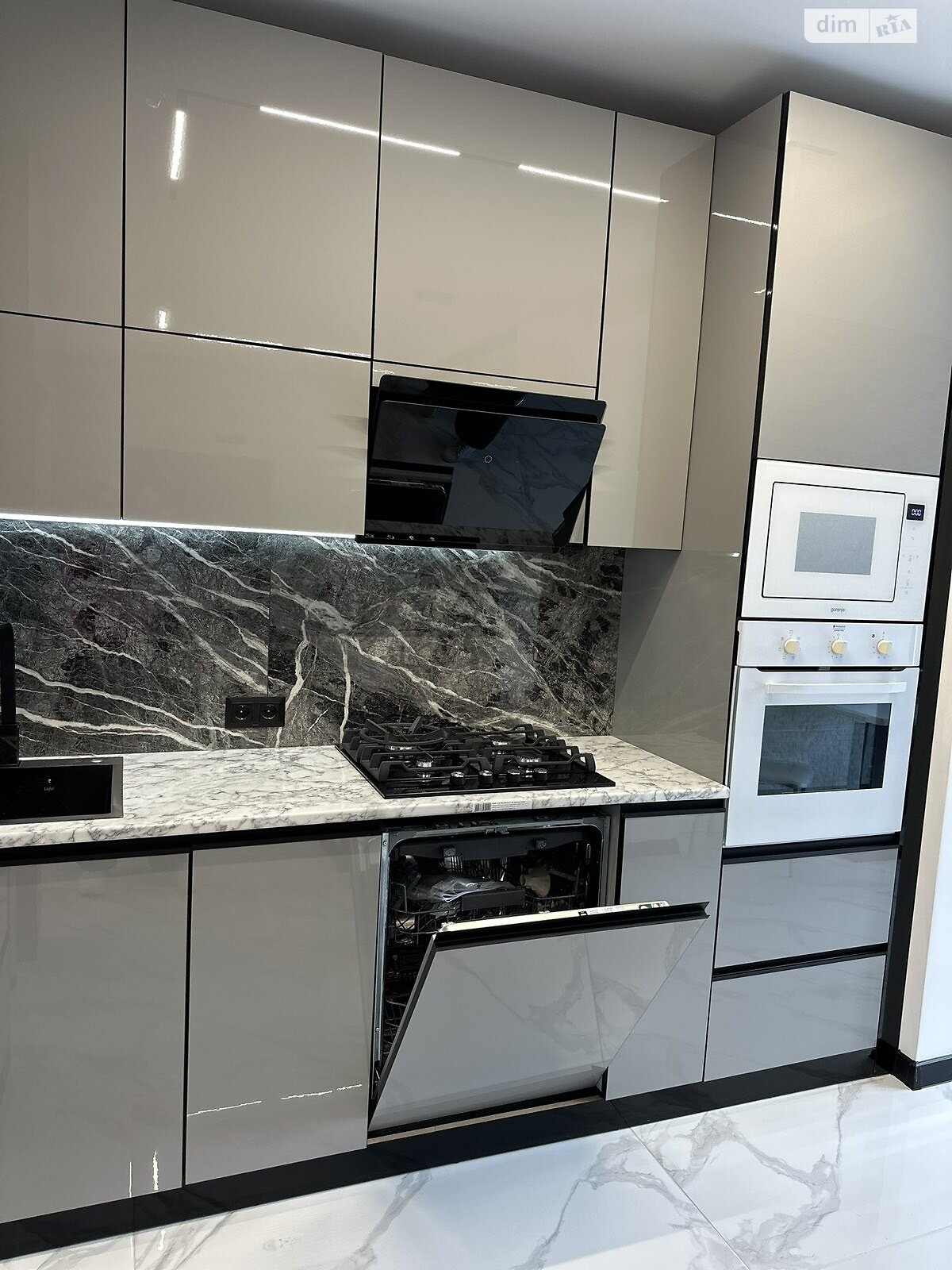 Продажа однокомнатной квартиры в Софиевской Борщаговке, на ул. Молодёжная 10, фото 1 Продажа однокомнатной квартиры в Софиевской Борщаговке, на ул. Молодёжная 10, фото 1