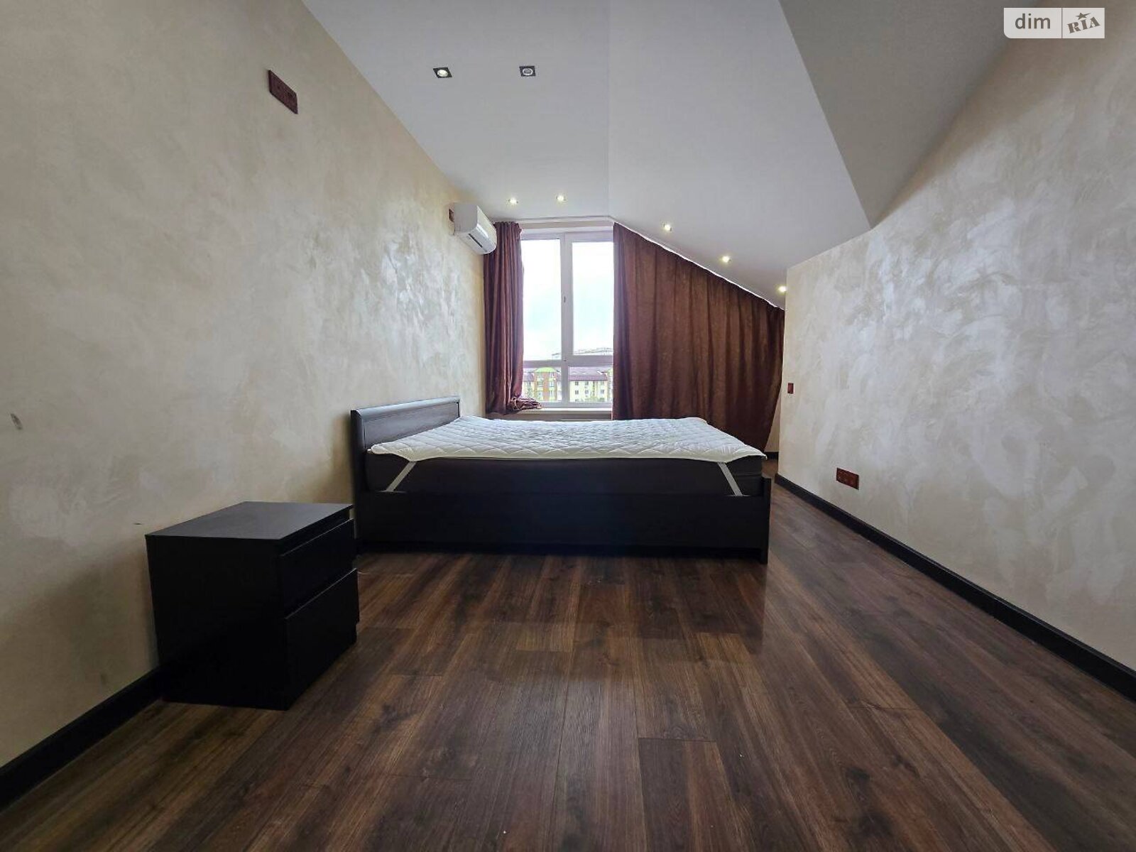 Продаж трикімнатної квартири в Софіївській Борщагівці, на вул. Райдужна 147, фото 1 Продаж трикімнатної квартири в Софіївській Борщагівці, на вул. Райдужна 147, фото 1