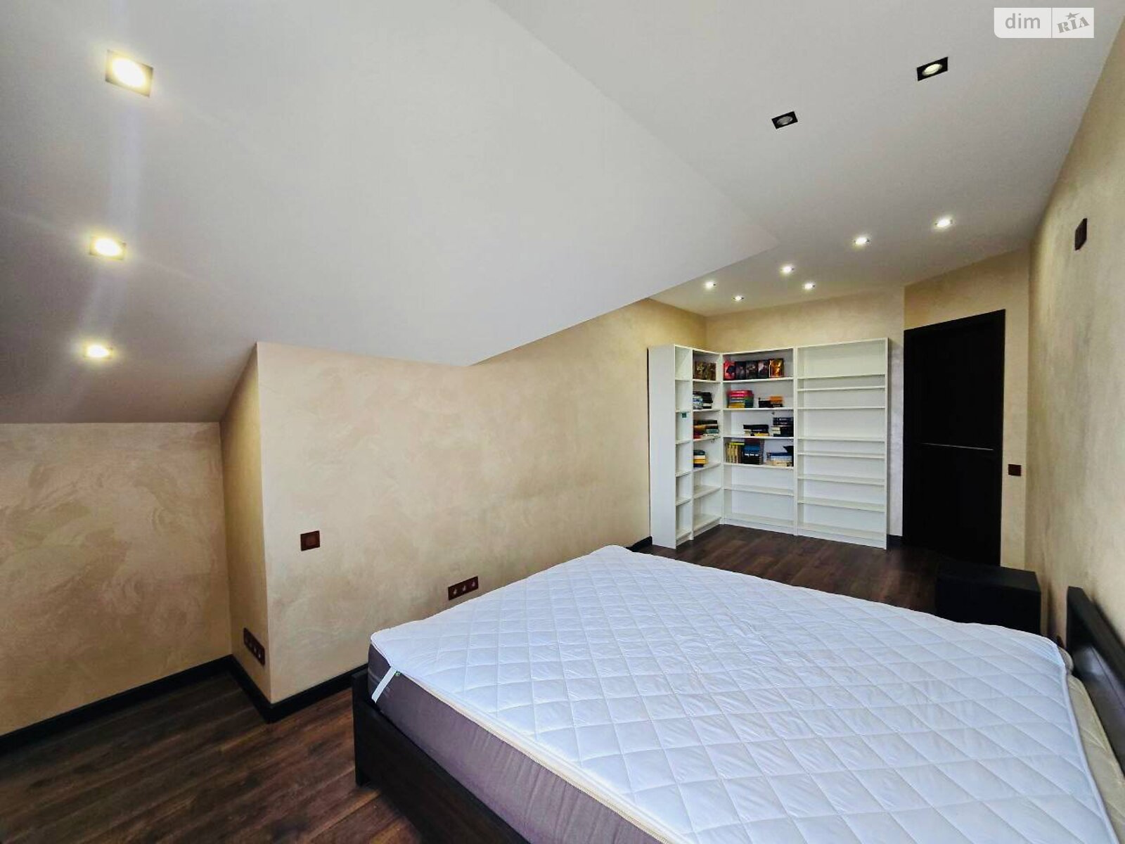 Продаж трикімнатної квартири в Софіївській Борщагівці, на вул. Райдужна 147, фото 1