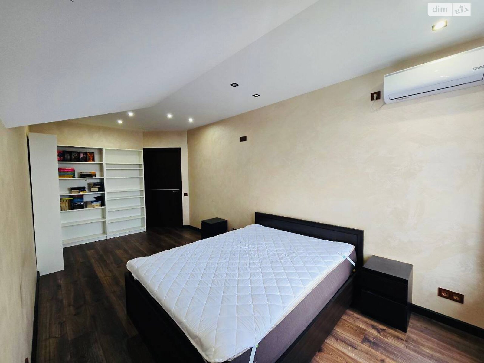 Продаж трикімнатної квартири в Софіївській Борщагівці, на вул. Райдужна 147, фото 1