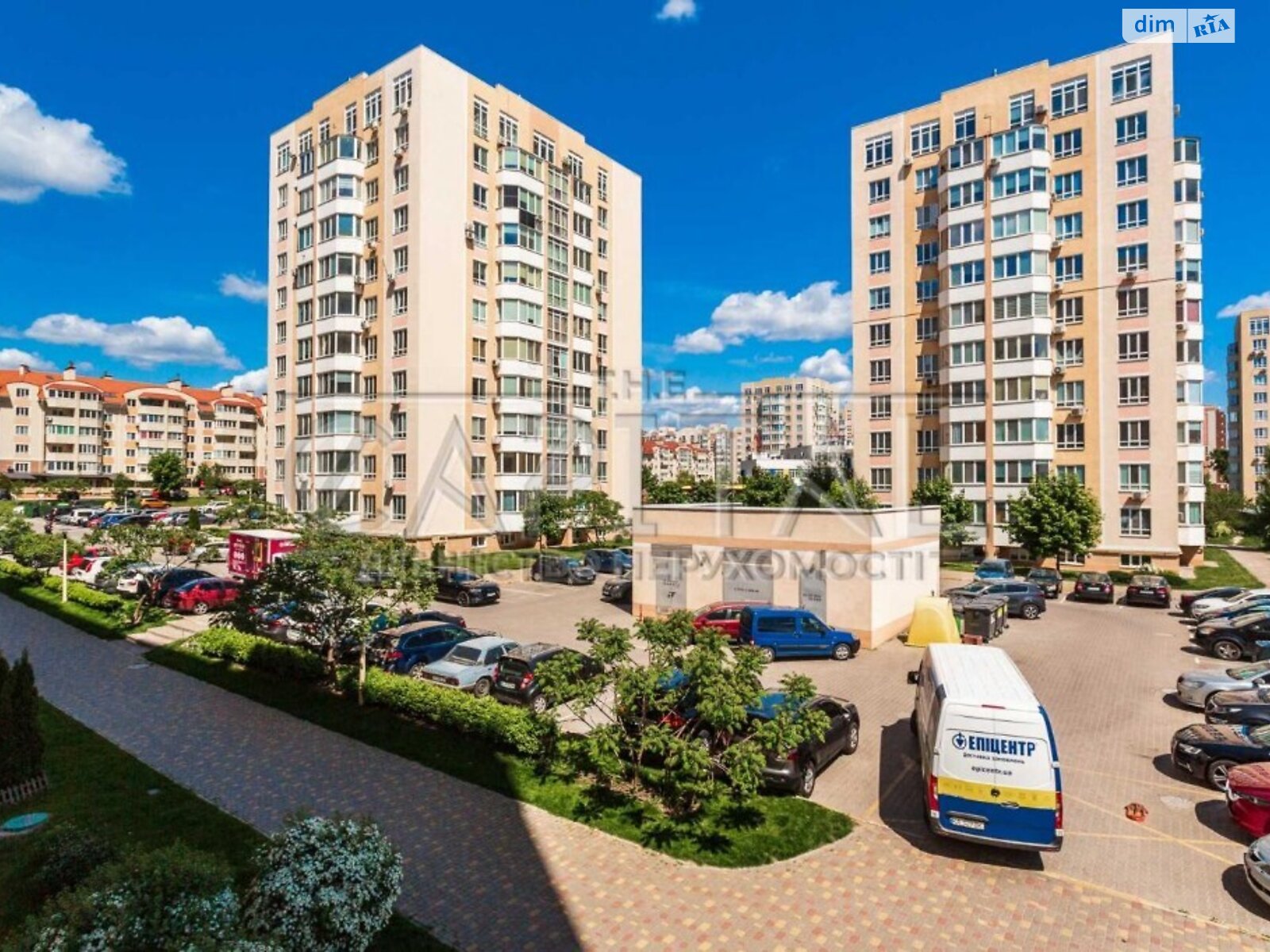 Продажа трехкомнатной квартиры в Святопетровское, на ул. Богдана Хмельницкого 13, фото 1