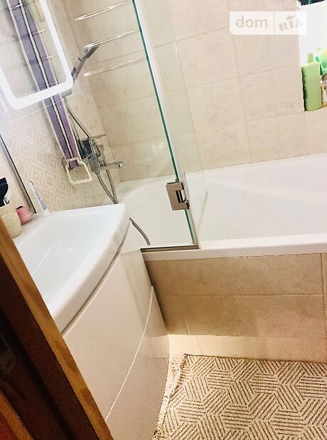 Продаж трикімнатної квартири в Сумах на вул. Героїв Крут 46 район 12-й мікрорайон фото 1 Продаж трикімнатної квартири в Сумах на вул. Героїв Крут 46 район 12-й мікрорайон фото 1