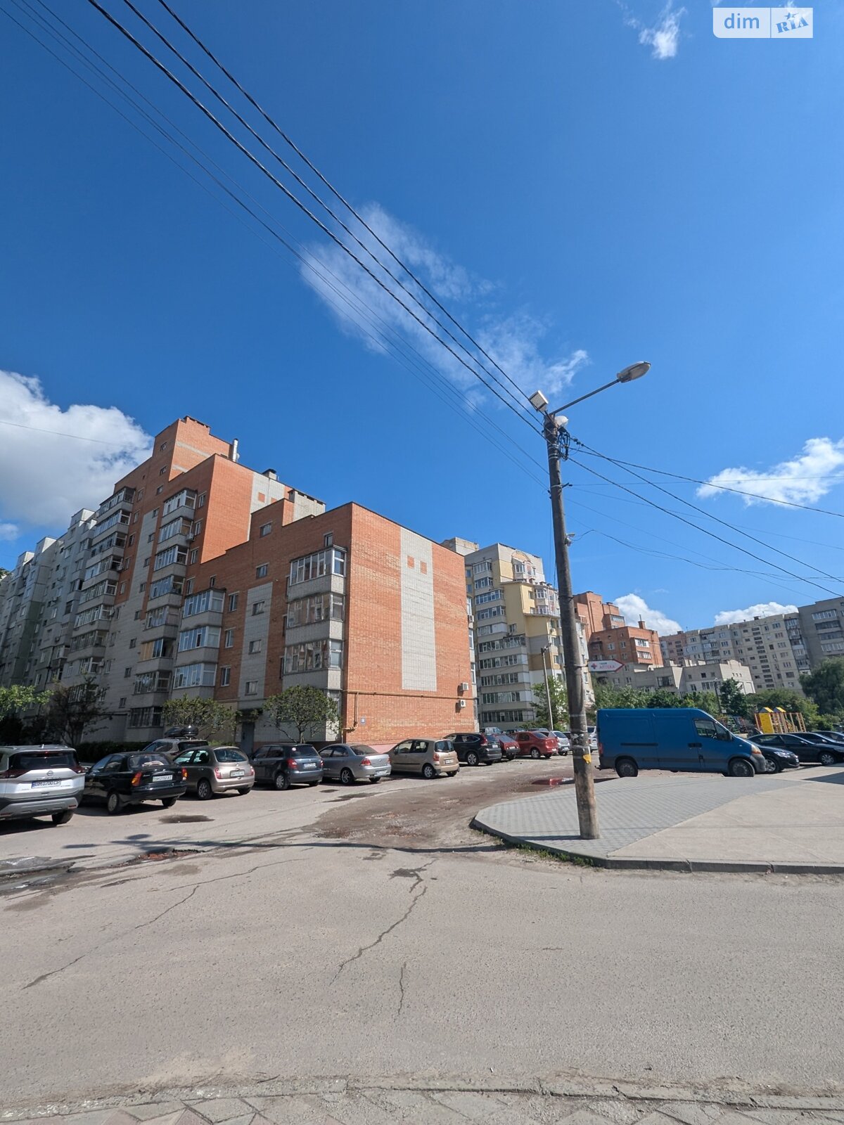 Продаж трикімнатної квартири в Сумах, на вул. Героїв Крут, район Зарічний фото 1 Продаж трикімнатної квартири в Сумах, на вул. Героїв Крут, район Зарічний фото 1