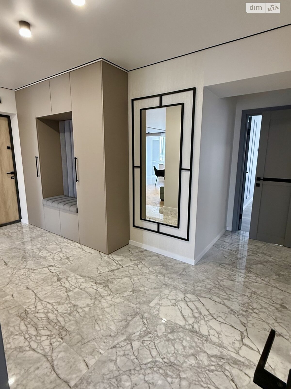 Продажа трехкомнатной квартиры в Тернополе, на ул. Курбаса Леся 10, район Аляска фото 1 Продажа трехкомнатной квартиры в Тернополе, на ул. Курбаса Леся 10, район Аляска фото 1