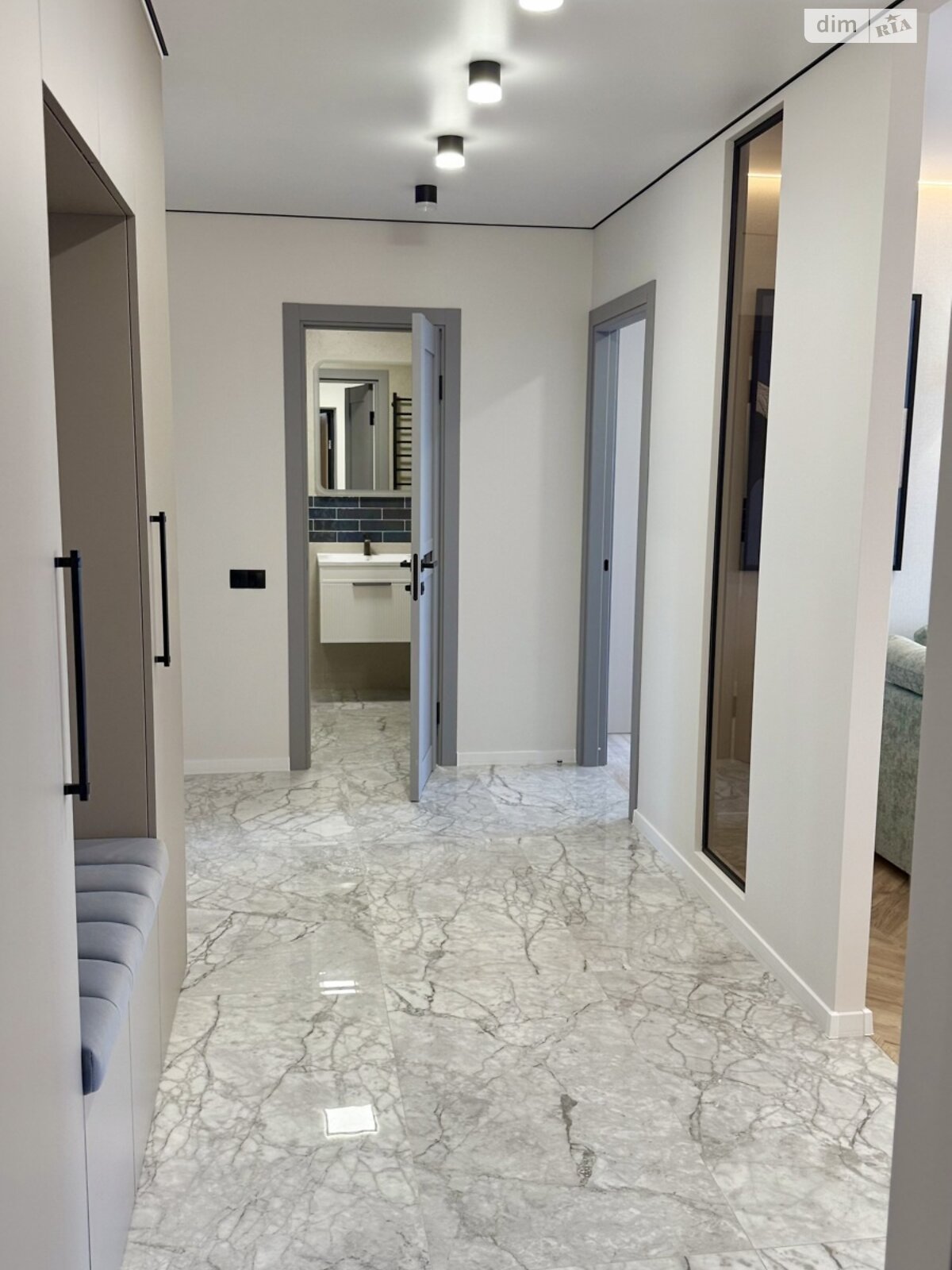 Продажа трехкомнатной квартиры в Тернополе, на ул. Курбаса Леся 10, район Аляска фото 1 Продажа трехкомнатной квартиры в Тернополе, на ул. Курбаса Леся 10, район Аляска фото 1