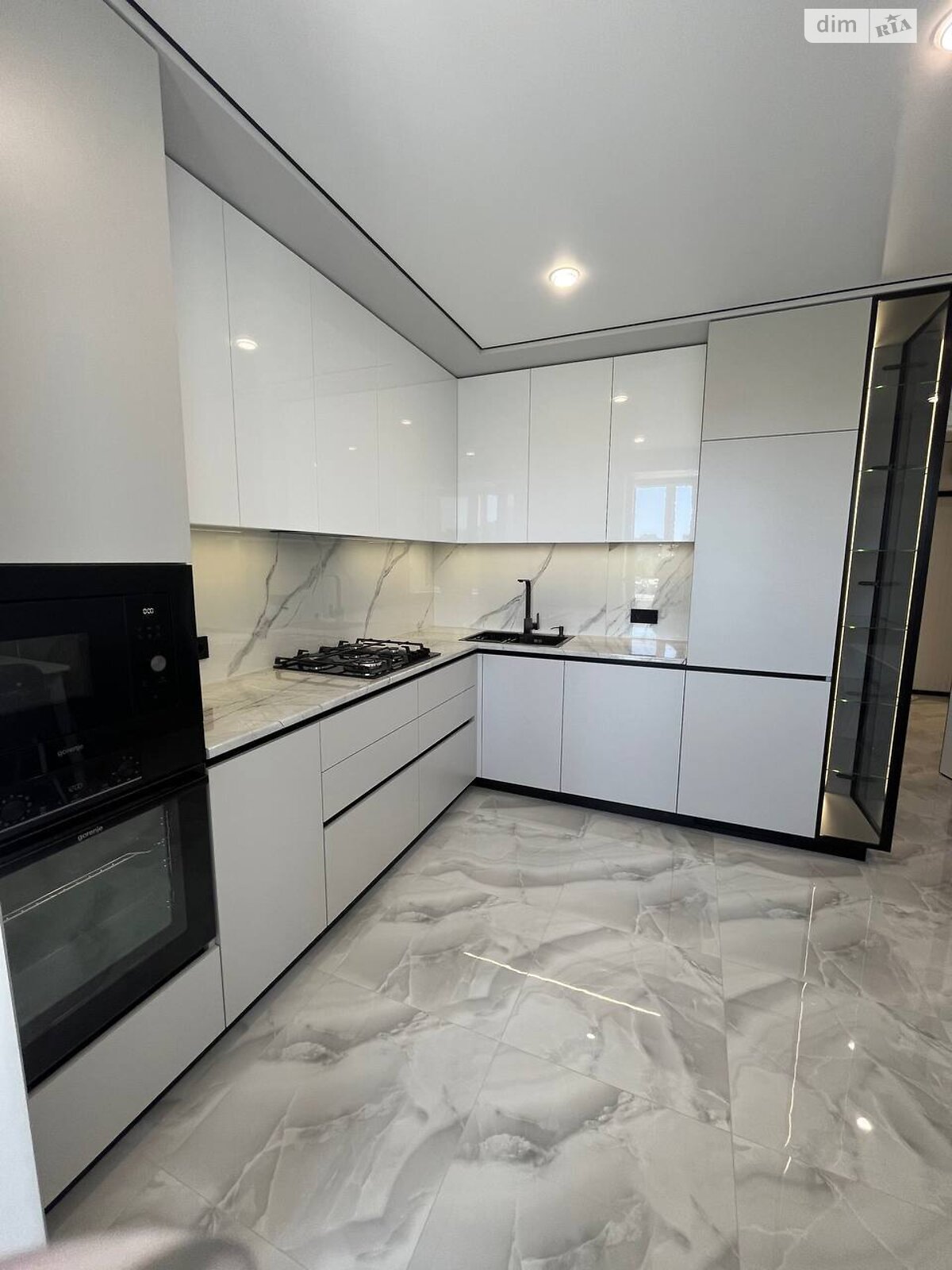 Продажа двухкомнатной квартиры в Тернополе, на ул. Курбаса Леся, район Бам фото 1 Продажа двухкомнатной квартиры в Тернополе, на ул. Курбаса Леся, район Бам фото 1