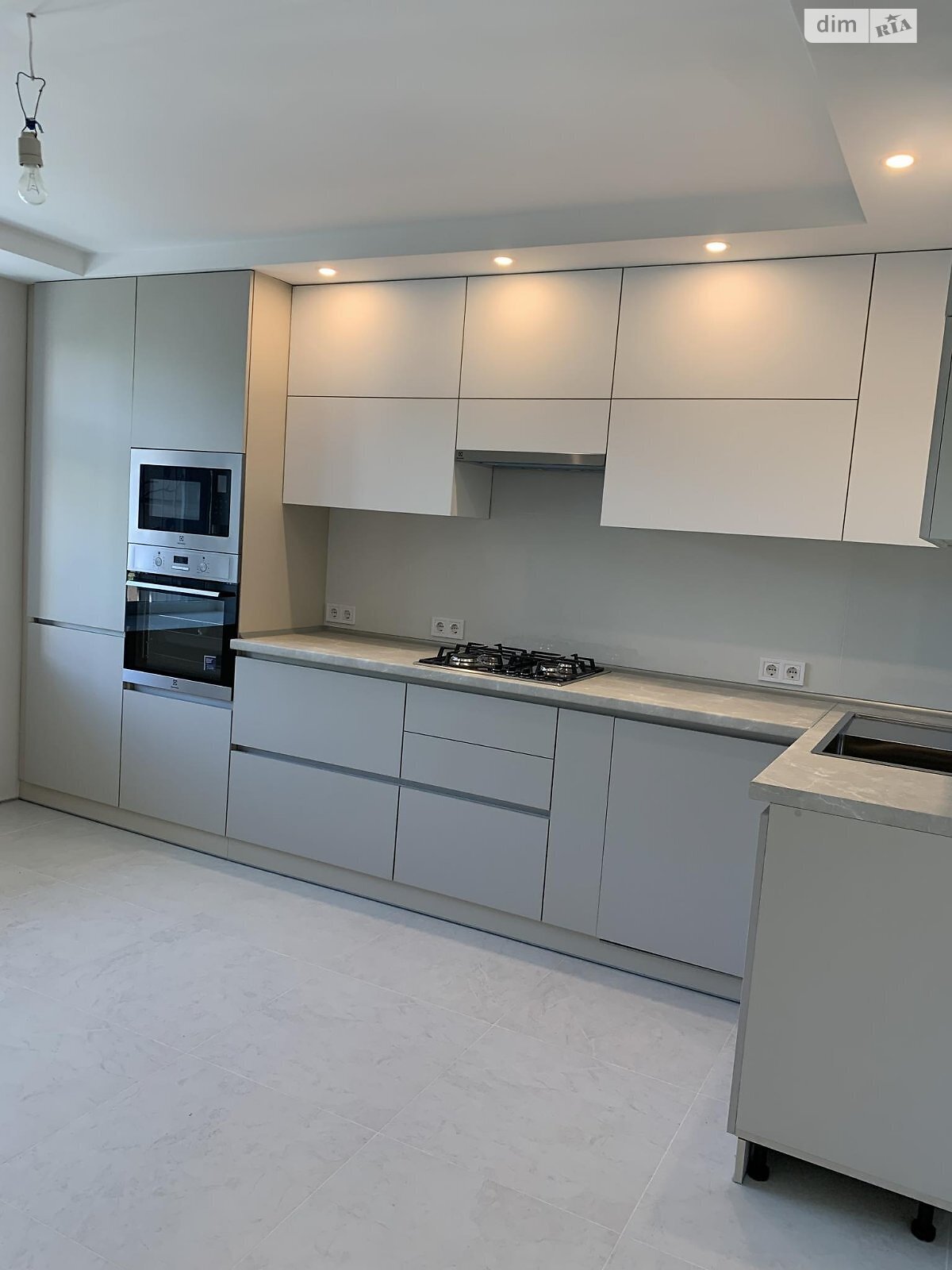 Продажа трехкомнатной квартиры в Тернополе, на ул. 15-го Апреля, район Бам фото 1 Продажа трехкомнатной квартиры в Тернополе, на ул. 15-го Апреля, район Бам фото 1
