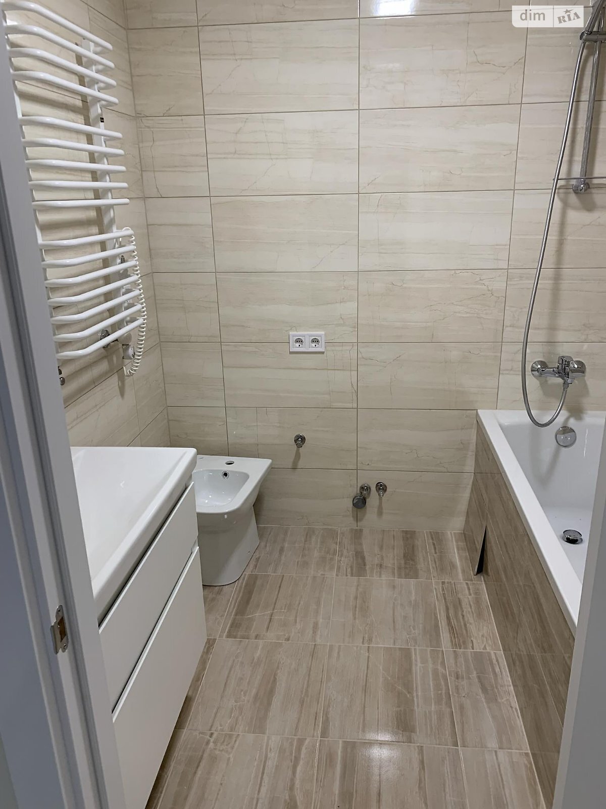 Продажа трехкомнатной квартиры в Тернополе, на ул. 15-го Апреля, район Бам фото 1 Продажа трехкомнатной квартиры в Тернополе, на ул. 15-го Апреля, район Бам фото 1