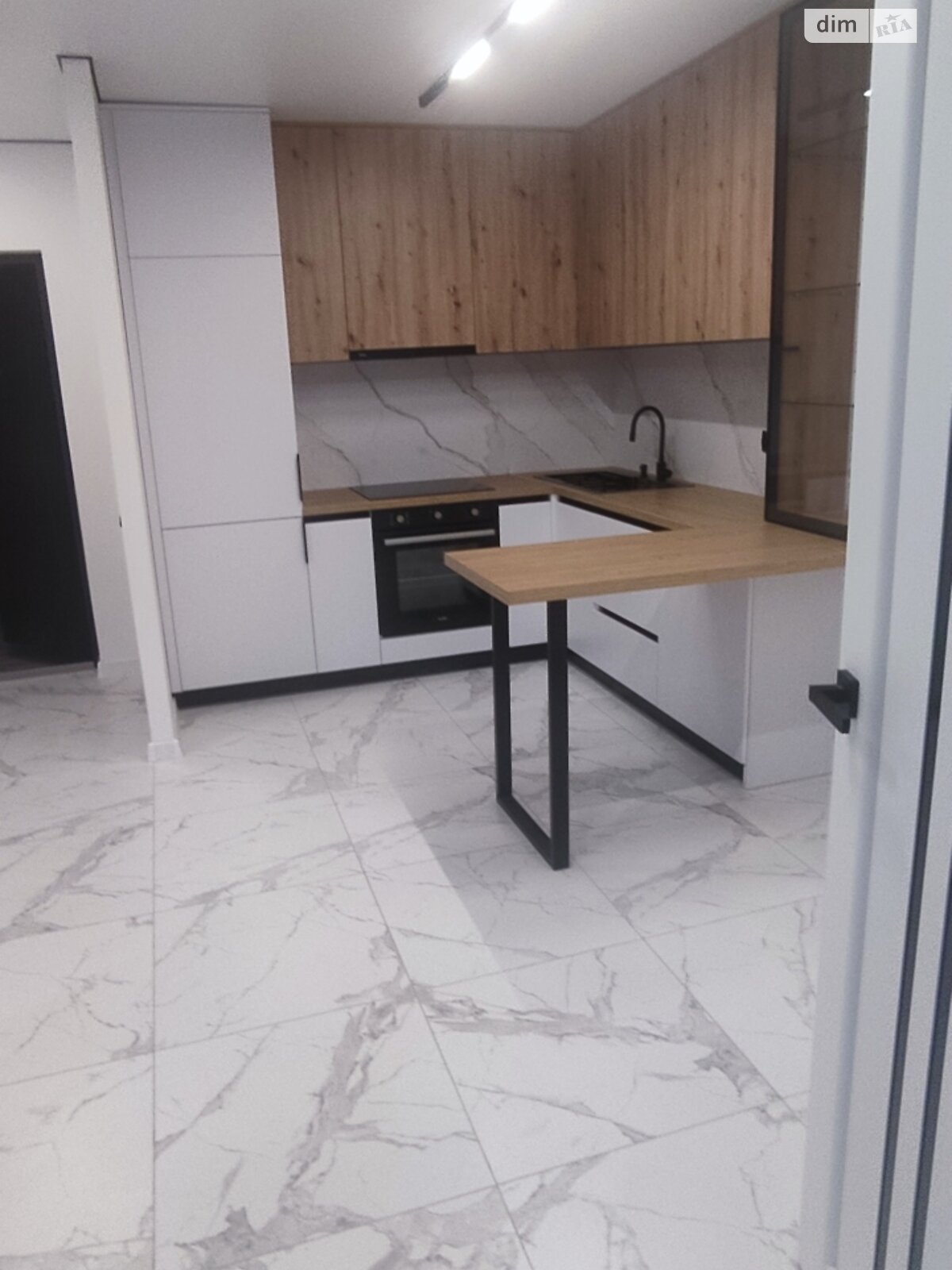 Продажа двухкомнатной квартиры в Тернополе, на ул. Киевская, район Бам фото 1 Продажа двухкомнатной квартиры в Тернополе, на ул. Киевская, район Бам фото 1