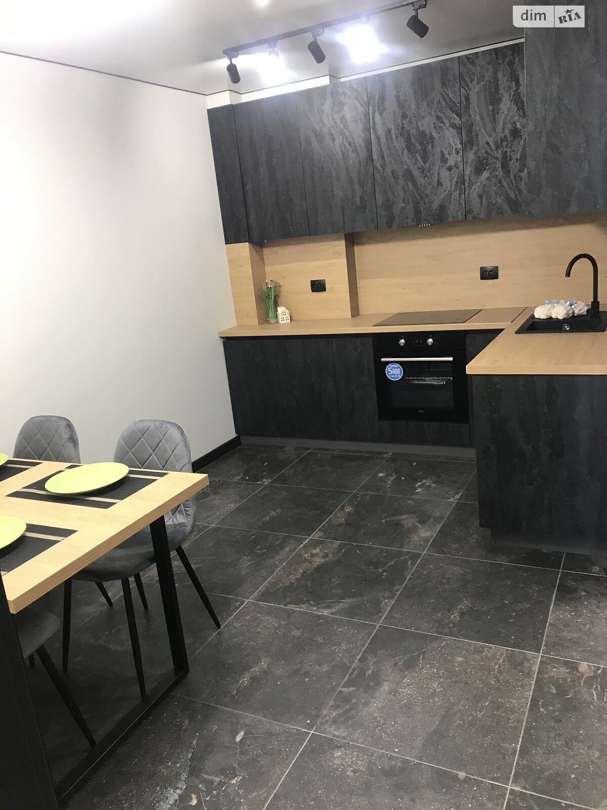 Продажа двухкомнатной квартиры в Тернополе, на ул. Киевская 9Г, район Бам фото 1 Продажа двухкомнатной квартиры в Тернополе, на ул. Киевская 9Г, район Бам фото 1