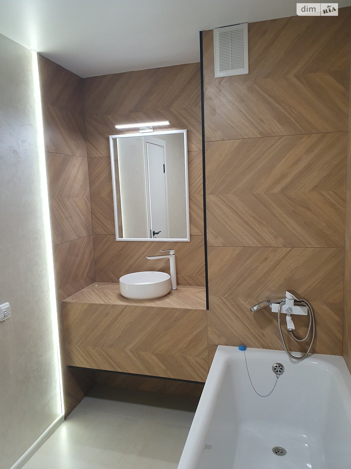 Продажа трехкомнатной квартиры в Тернополе, на ул. Сахарова Андрея Академика 8, район Бам фото 1