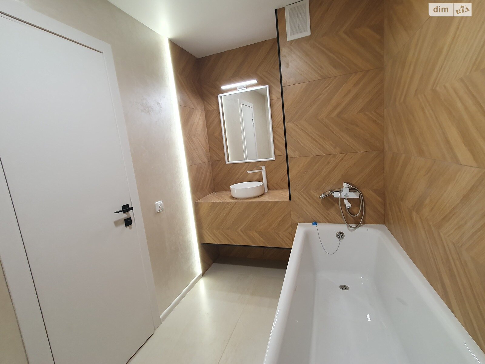 Продажа трехкомнатной квартиры в Тернополе, на ул. Сахарова Андрея Академика 8, район Бам фото 1