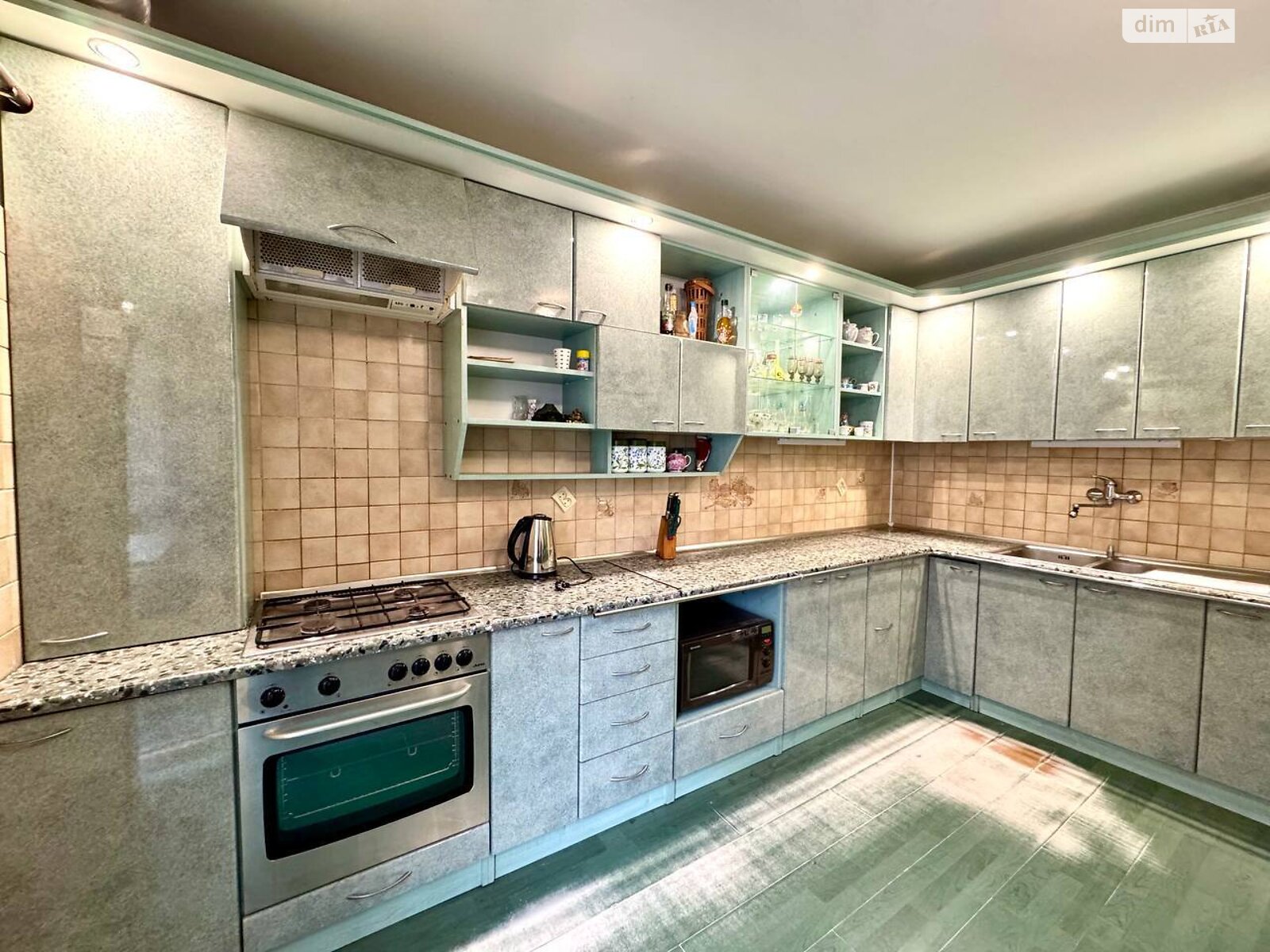 Продажа пятикомнатной квартиры в Тернополе, на ул. Смакулы, район Бам фото 1 Продажа пятикомнатной квартиры в Тернополе, на ул. Смакулы, район Бам фото 1