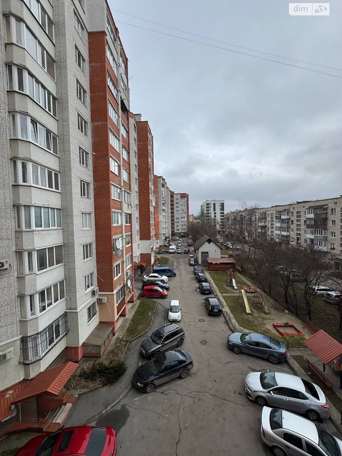 Продажа трехкомнатной квартиры в Тернополе, на просп. Злуки, район Бам фото 1