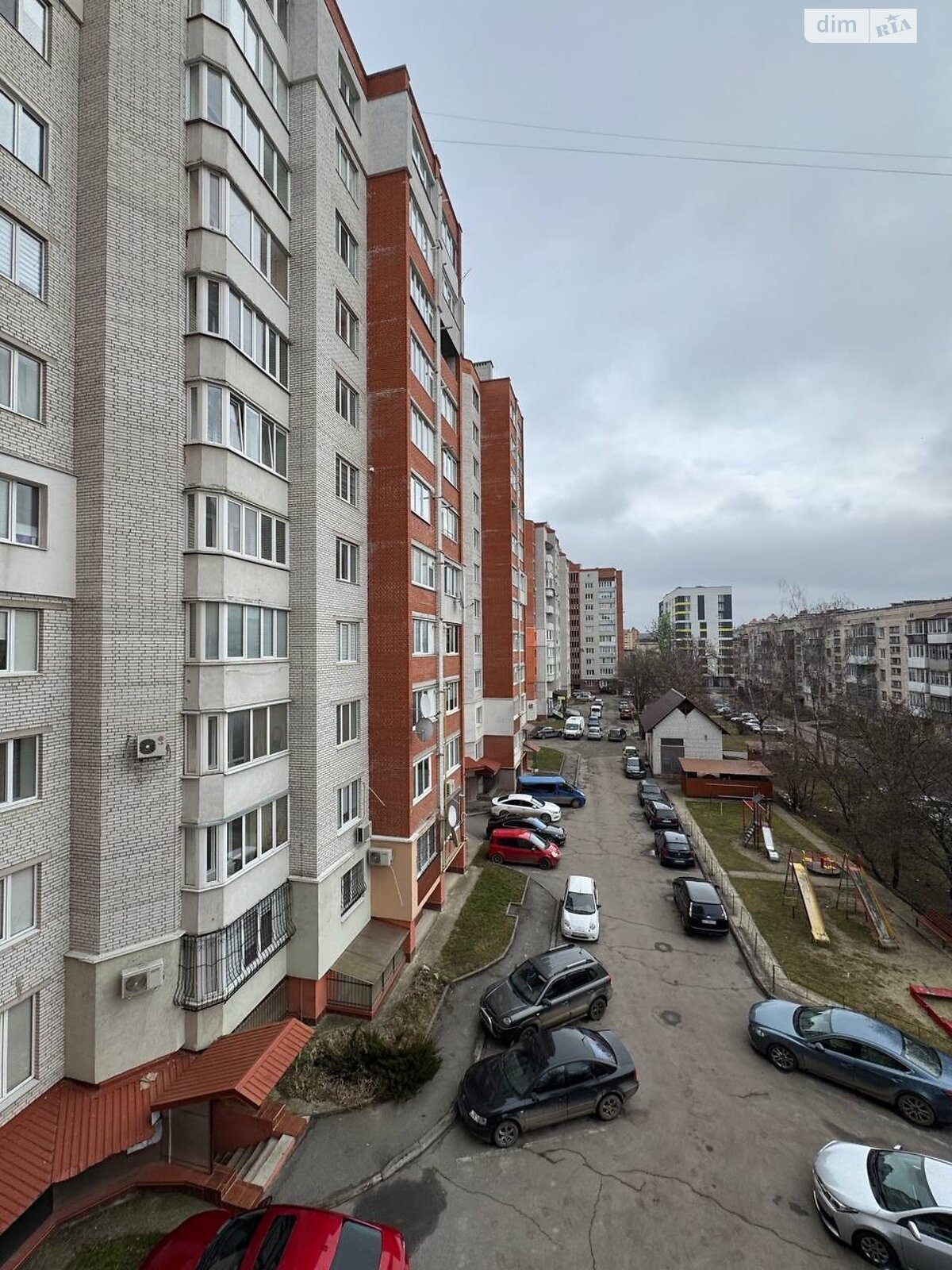 Продажа трехкомнатной квартиры в Тернополе, на просп. Злуки, район Бам фото 1