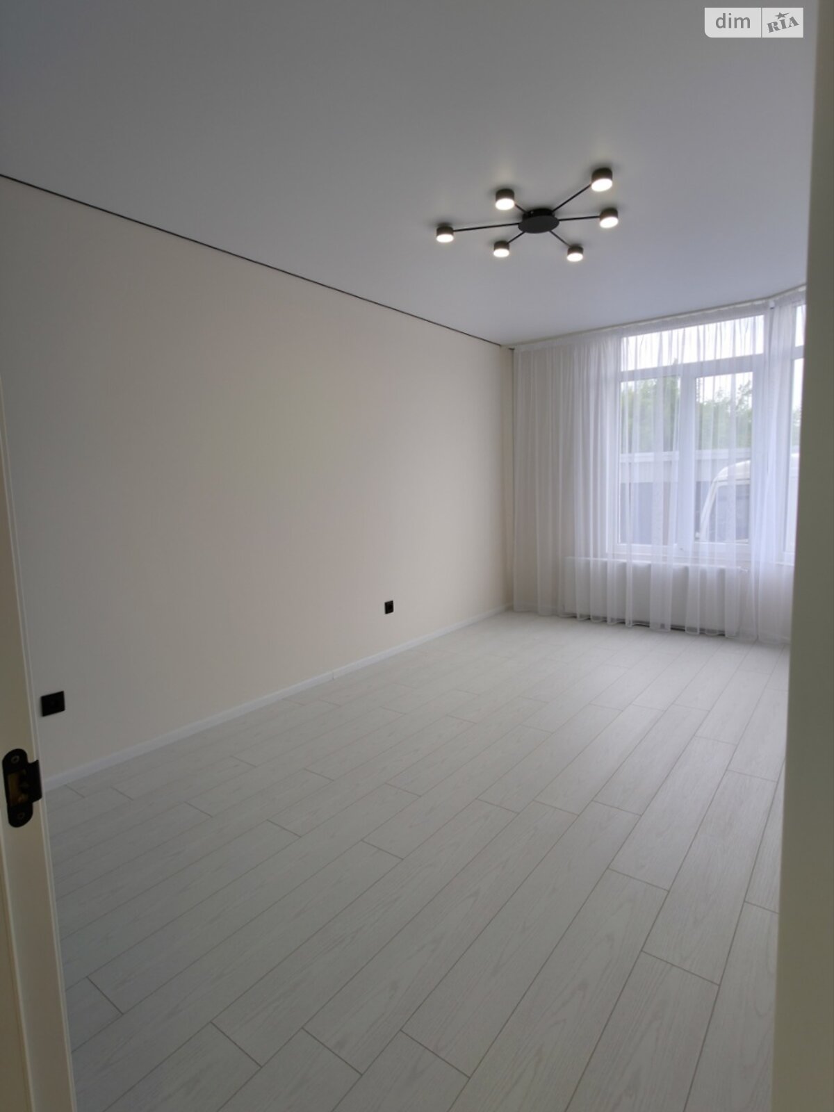 Продажа трехкомнатной квартиры в Тернополе, на просп. Злуки 7, район Бам фото 1 Продажа трехкомнатной квартиры в Тернополе, на просп. Злуки 7, район Бам фото 1