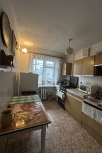 Продаж чотирикімнатної квартири в Тернополі, на просп. Злуки, район Бам фото 2
