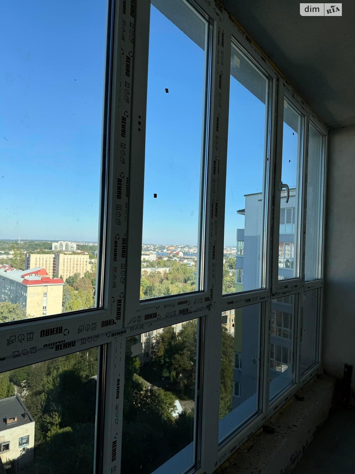 Продаж трикімнатної квартири в Тернополі, на вул. Володимира Лучаковського, район Дружба фото 1 Продаж трикімнатної квартири в Тернополі, на вул. Володимира Лучаковського, район Дружба фото 1