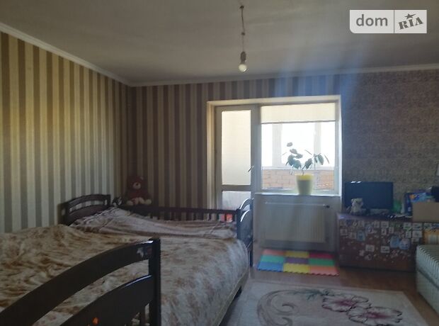 Продаж семикімнатної квартири в Тернополі, на вул. Тролейбусна, район Дружба фото 1 Продаж семикімнатної квартири в Тернополі, на вул. Тролейбусна, район Дружба фото 1