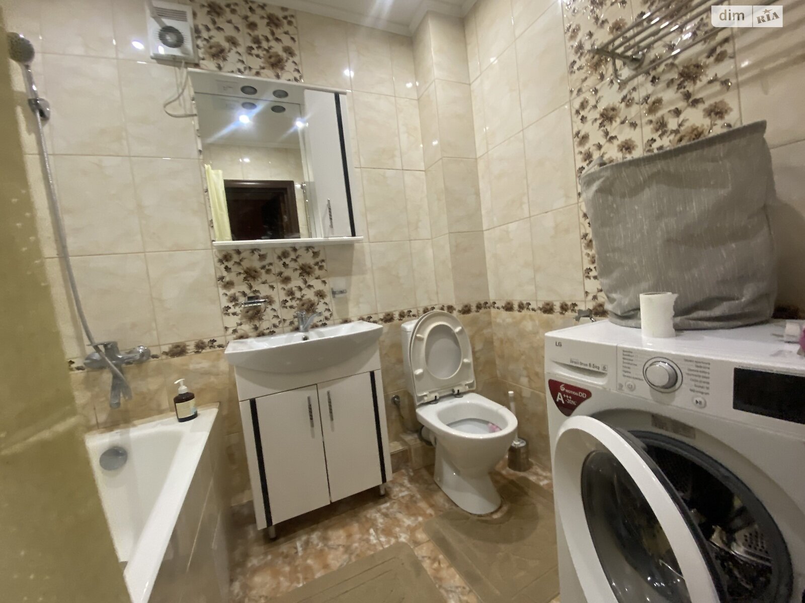 Продаж трикімнатної квартири в Тернополі, на бул. Просвіти, район Дружба фото 1 Продаж трикімнатної квартири в Тернополі, на бул. Просвіти, район Дружба фото 1