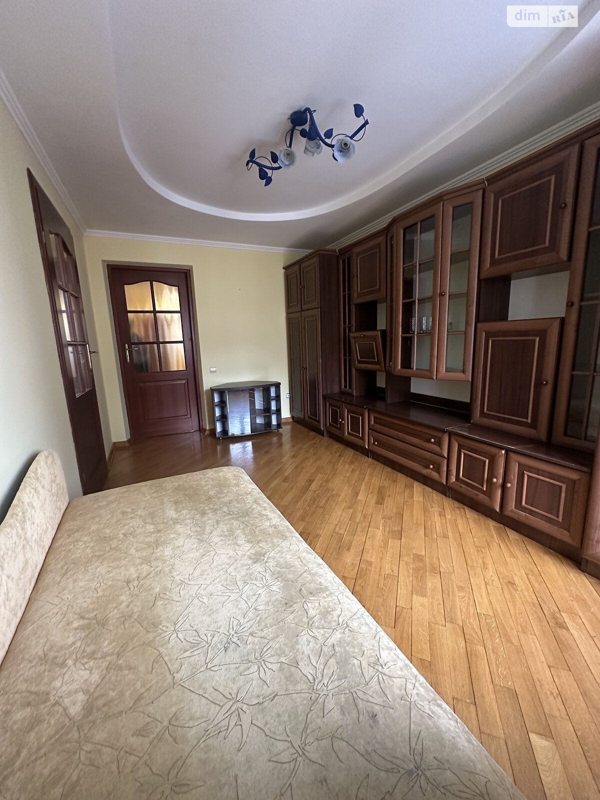Продаж трикімнатної квартири в Тернополі, на бул. Просвіти 12, район Дружба фото 1 Продаж трикімнатної квартири в Тернополі, на бул. Просвіти 12, район Дружба фото 1