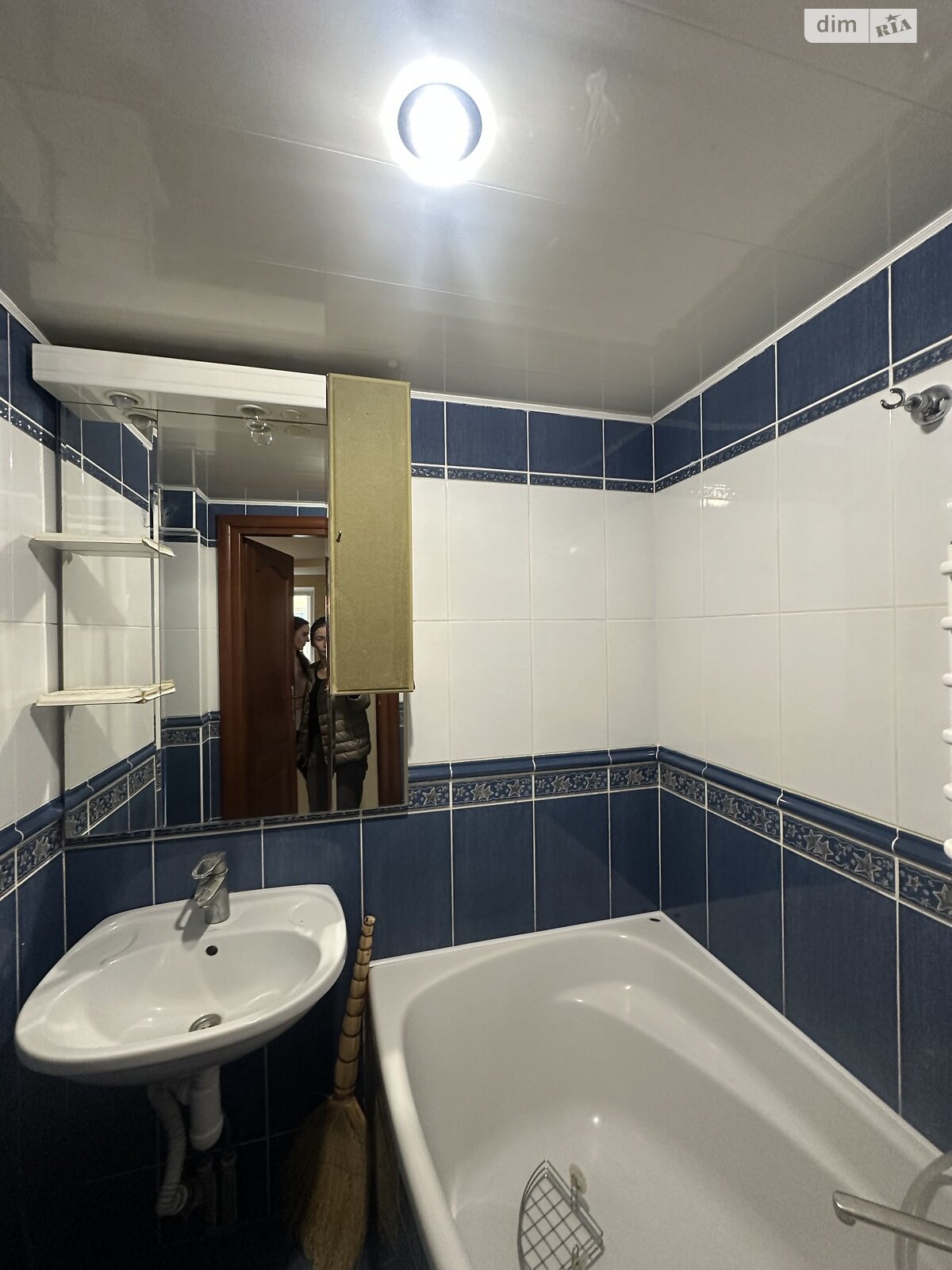 Продаж трикімнатної квартири в Тернополі, на бул. Просвіти 12, район Дружба фото 1 Продаж трикімнатної квартири в Тернополі, на бул. Просвіти 12, район Дружба фото 1