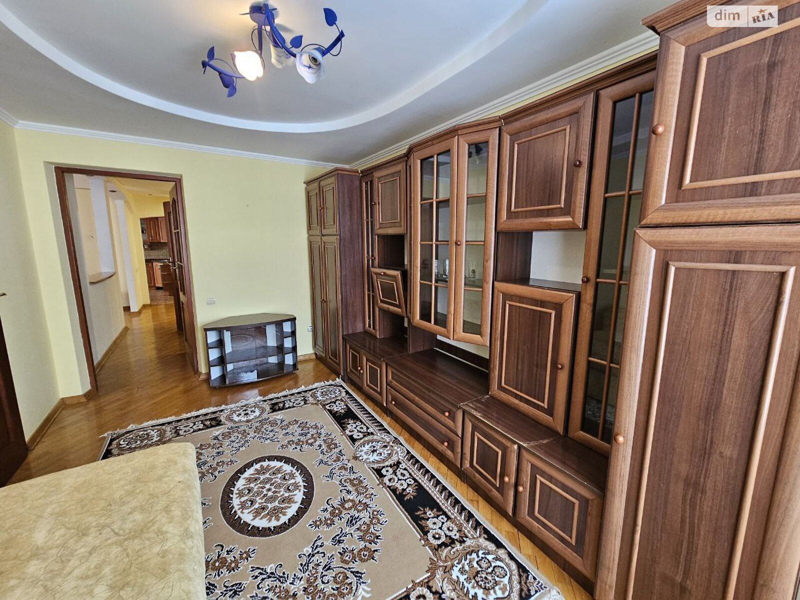 Продаж трикімнатної квартири в Тернополі, на бул. Просвіти, район Дружба фото 1 Продаж трикімнатної квартири в Тернополі, на бул. Просвіти, район Дружба фото 1