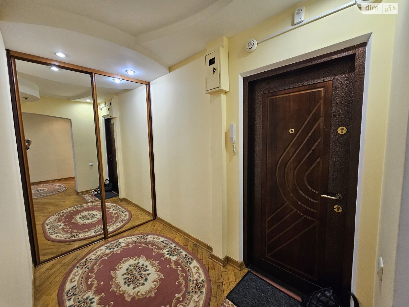 Продаж трикімнатної квартири в Тернополі, на бул. Просвіти, район Дружба фото 1 Продаж трикімнатної квартири в Тернополі, на бул. Просвіти, район Дружба фото 1