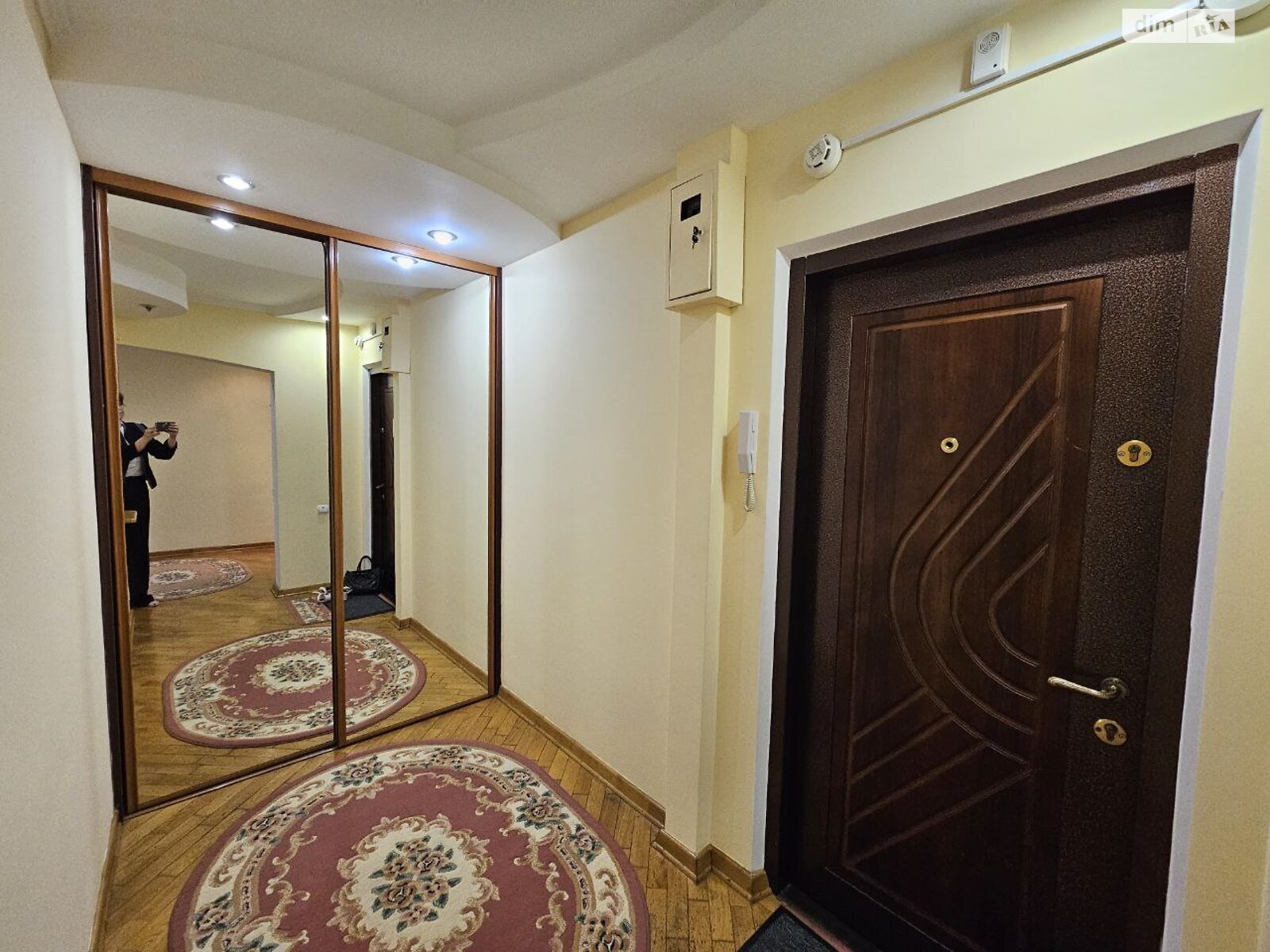 Продаж трикімнатної квартири в Тернополі, на бул. Просвіти, район Дружба фото 1 Продаж трикімнатної квартири в Тернополі, на бул. Просвіти, район Дружба фото 1