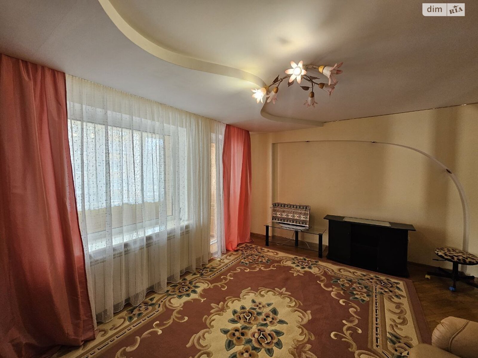 Продаж трикімнатної квартири в Тернополі, на бул. Просвіти, район Дружба фото 1 Продаж трикімнатної квартири в Тернополі, на бул. Просвіти, район Дружба фото 1