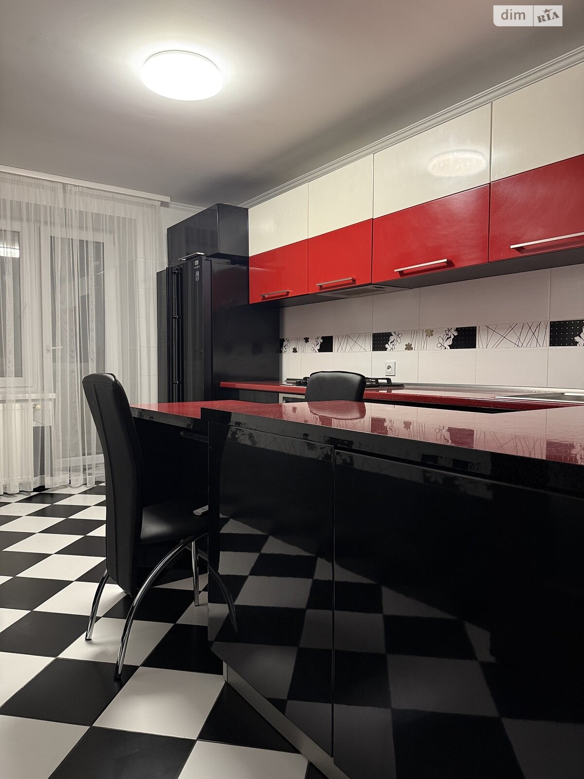 Продажа трехкомнатной квартиры в Тернополе, на бул. Просвещения, район Дружба фото 1