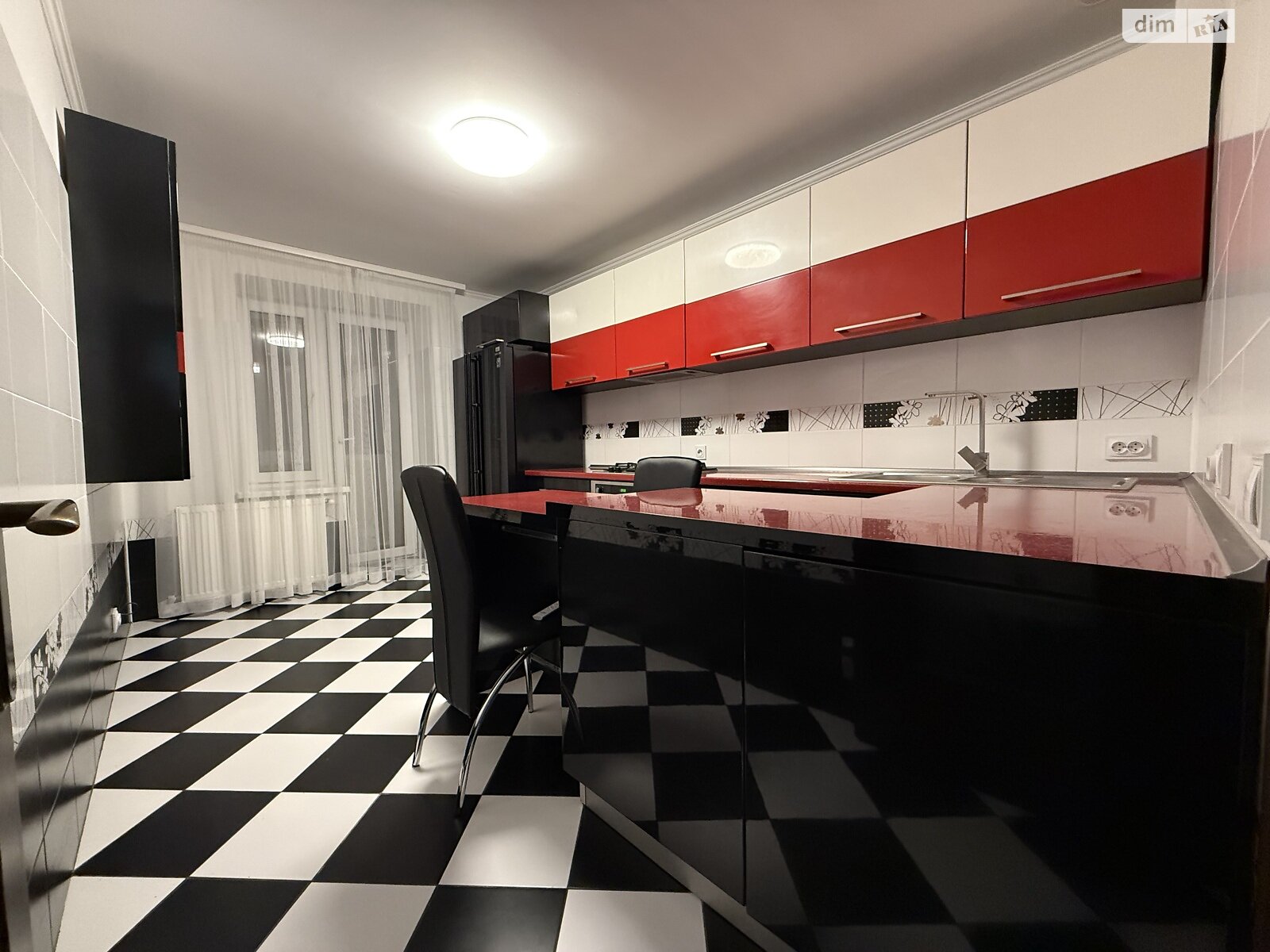 Продажа трехкомнатной квартиры в Тернополе, на бул. Просвещения, район Дружба фото 1